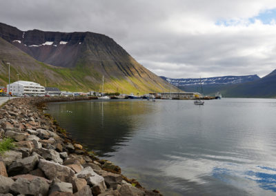 Isafjördur Kajaktur - sejl i en af de smukke fjorde ved Vestfjrodene - aktiviteter i Island med ISLANDSREJSER