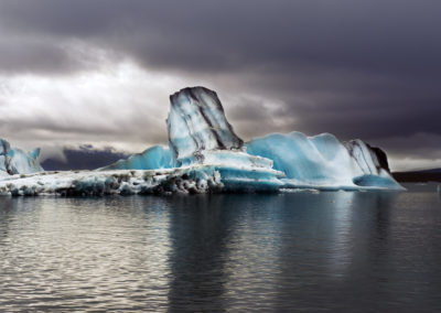Jökulsárlón kajaktur - sejl på den store glegsjerlagune ved Vatnajökull-gletsjeren - aktiviteter i Island med ISLANDSREJSER