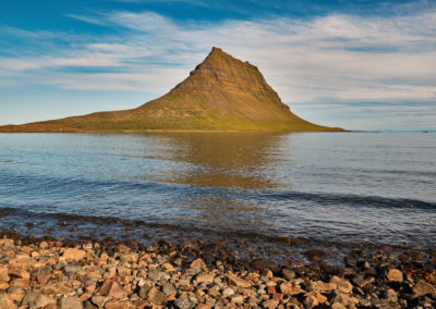 Kirkjufell by Night - sejl ved det ikoniske bjerg i Island - aktiviteter i Island med ISLANDSREJSER