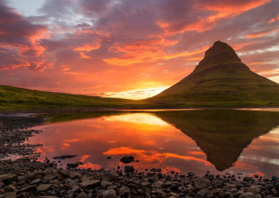 Kajaktur ved Kirkjufell - sejl ved det ikoniske bjerg i Island - aktiviteter i Island med ISLANDSREJSER