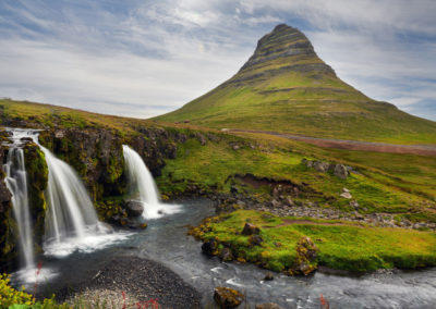 Kajaktur ved Kirkjufell - sejl ved det ikoniske bjerg i Island - aktiviteter i Island med ISLANDSREJSER