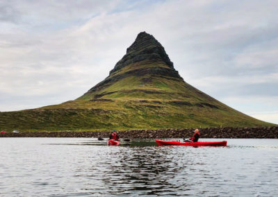 Kirkjufell kajaktur - sejl ved det ikoniske bjerg i Island - aktiviteter i Island med ISLANDSREJSER
